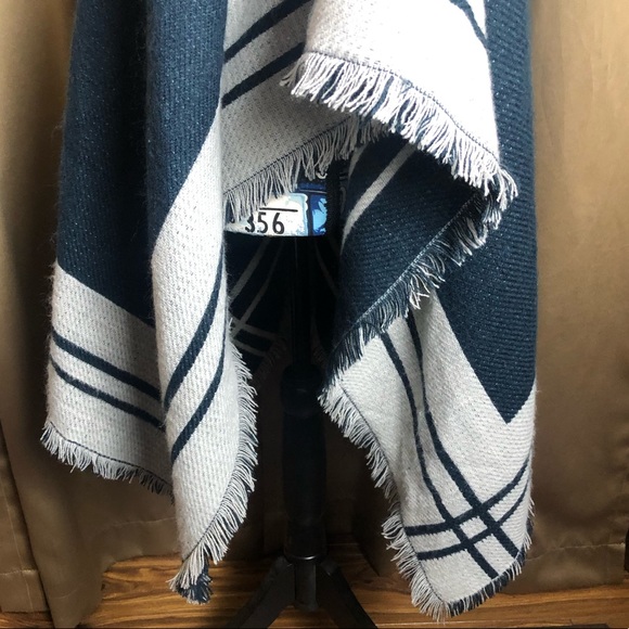 Woolrich Poncho Wrap Shrug Open Front Sweater - One Size - Picture 10 of 11